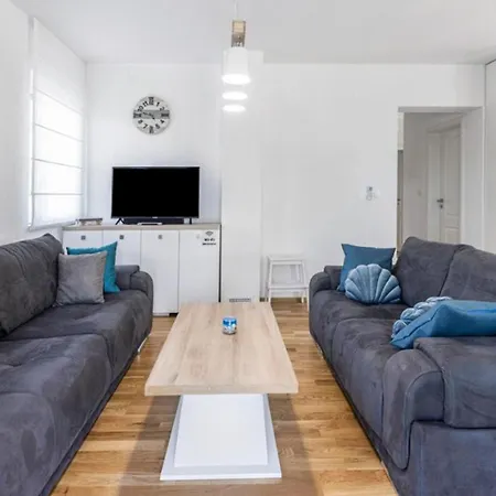 Villa Ancora - Merope Apt /W Jacuzzi & Terrace - Happy Rentals *