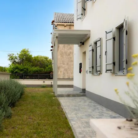 Villa Ancora - Merope Apt /W Jacuzzi & Terrace - Happy Rentals アパート *